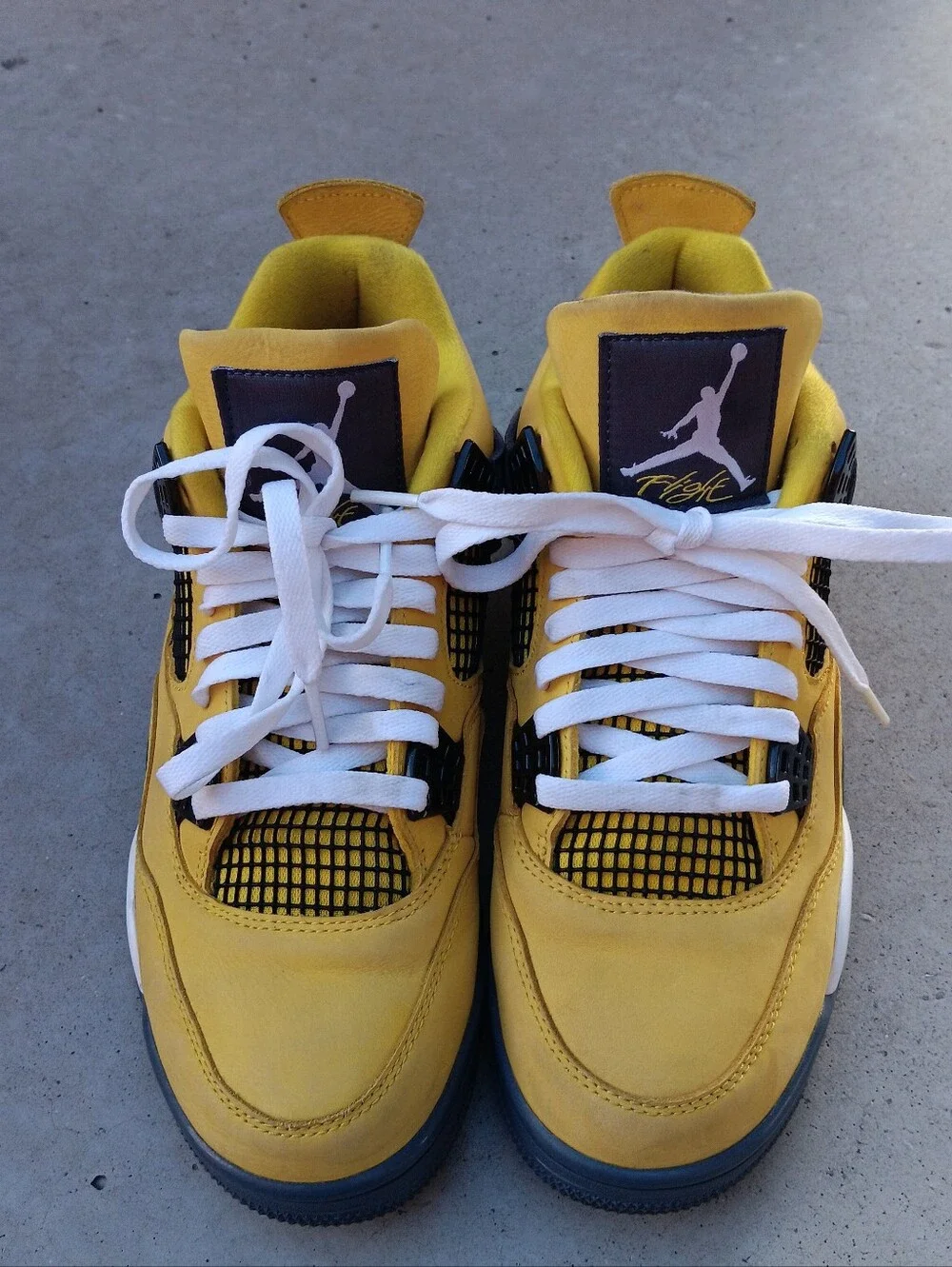 NIKE AIR JORDAN 4 Retro 
